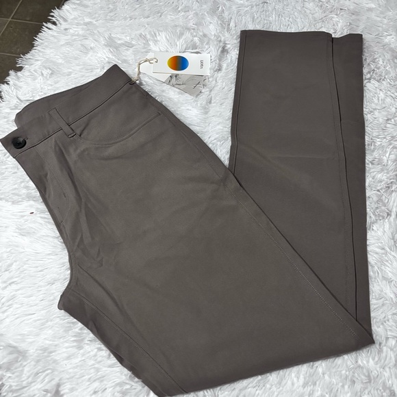 Vuori Men's Gray Sweatpants & Joggers - Picture 9 of 11